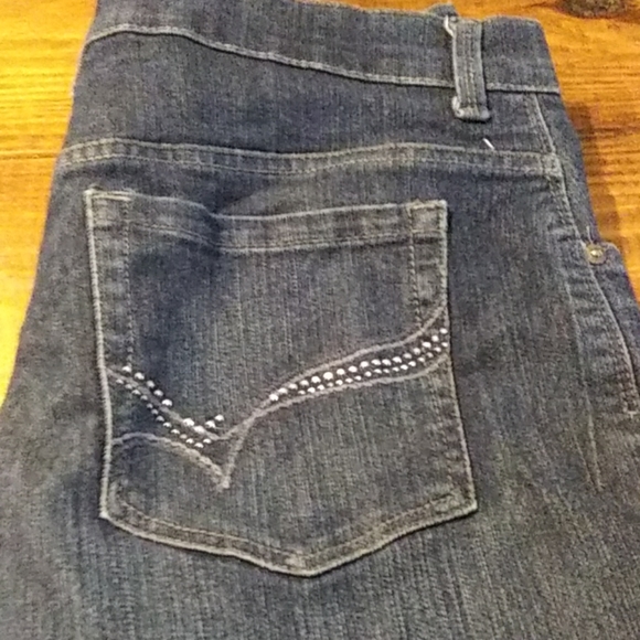 Gloria Vanderbilt Jeans - Picture 3 of 3